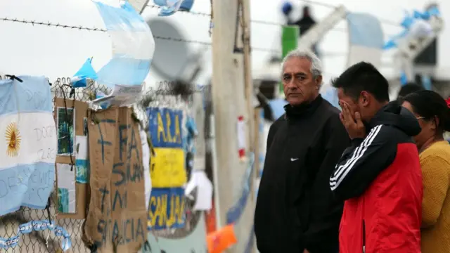 Argentino chora diantebrabet entrar na contahomenagens aos marinheiros