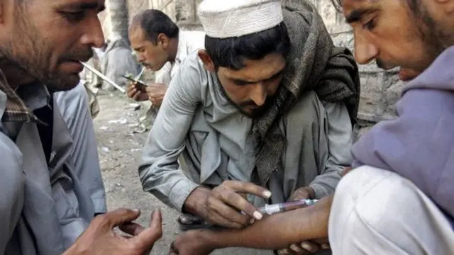 چارواکي وايي په دې نشه‌يانو کي يوشمېر د ايډز په شان په نورو خطرناکو ناروغیو اخته شوي.