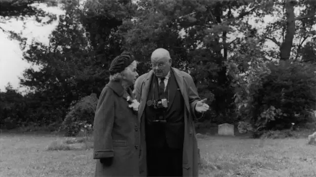 భార్యతో డాక్టర్ ఆడమ్స్