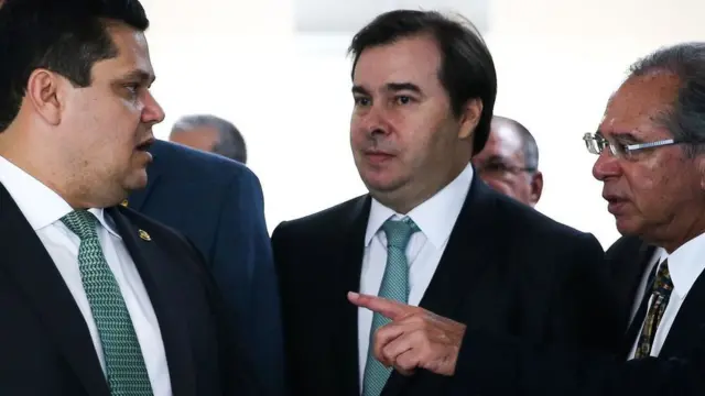 Davi Alcolumbre, Rodrigo Maia e Paulo Guedes logo após entrega do PL 3.887 ao Congresso