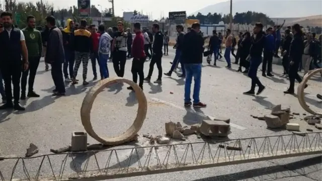 Wandamanaji katika barabara za Shiraz