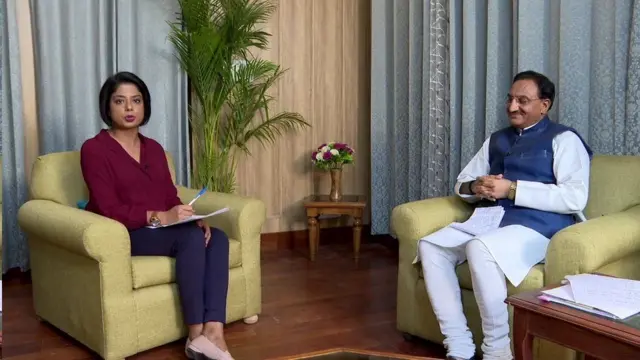 બીબીસી સંવાદદાતા સારિકાસિંહ સાથે પોખરિયાલ