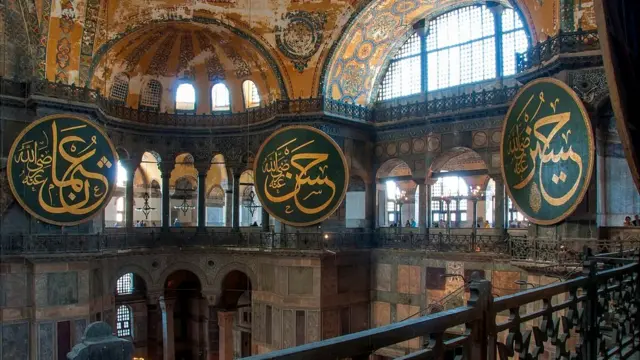 В Стамбуле сейчас работает более 4500 мечетей