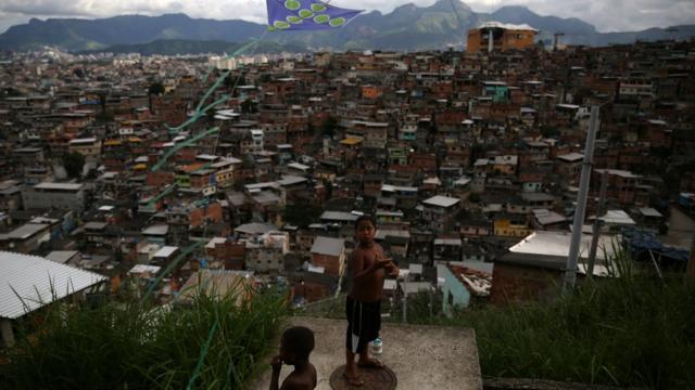 Meninos brincamblaze cadastre sepipa no Alemão