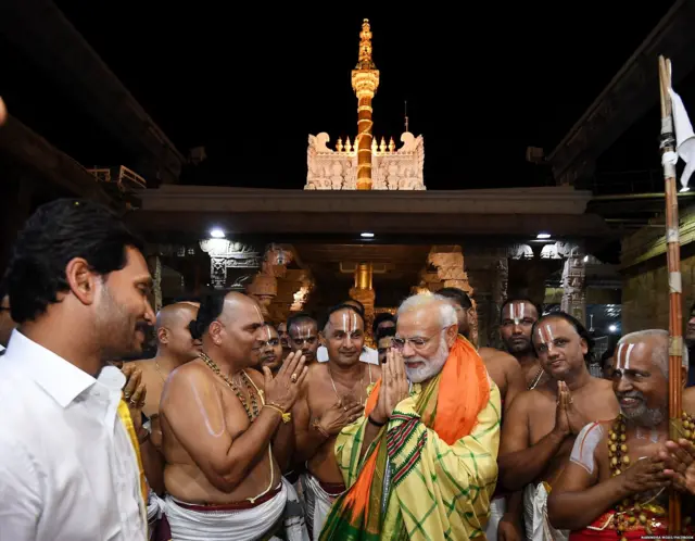 नरेंद्र मोदी