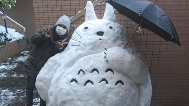 日本街头的雪人