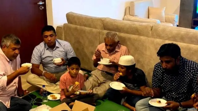 ਰੇਹਾਨ ਜੈਵਿਕਰਮੇ (ਖੱਬਿਓ ਦੂਜੇ)