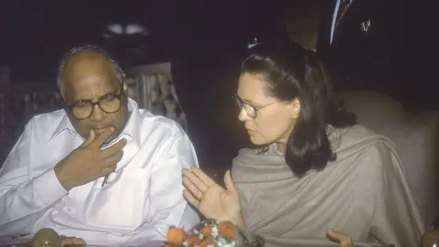 सोनिया गांधी यांनी काँग्रेसचं नेतृत्व करण्यास नकार दिल्यानंतर शरद पवार यांच्या आशा पल्लवित झाल्या होत्या?