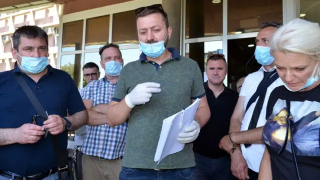 Vlasnici kafića, kafana, restorana, noćnih klupova i sala za izdavanje kažu da su novim merama dovedeni u neravnopravan položaj