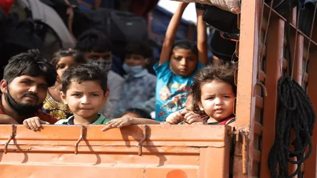 स्थलांतरित मजूर