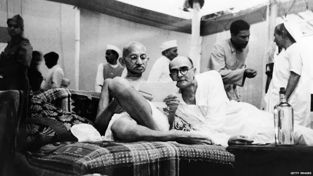 ਮਹਾਤਮਾ ਗਾਂਧੀ ਅਤੇ ਮਹਾਦੇਵ ਭਾਈ ਦੇਸਾਈ