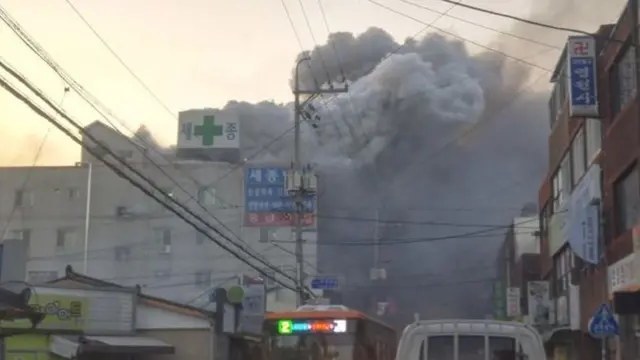 Ụlọ ọkụ na-agba n'South Korea