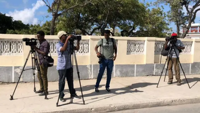 Wariyeyaasha oo loo diiday in ay gudaha kasoo tabiyaan kulanka baarlamaanka