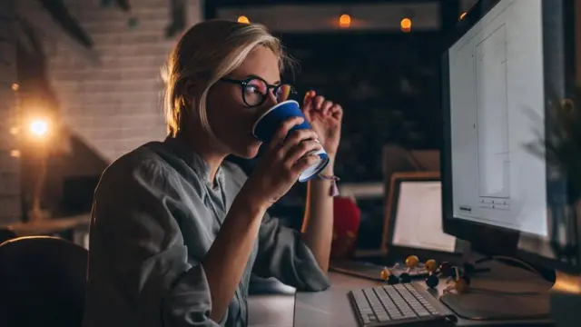 На протяжении столетий любимым способом людей сохранять работоспособность был кофе