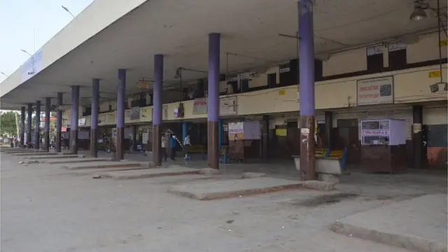 రాజస్థాన్‌లోని భిల్వారా బస్ స్టాండ్. ఈ నగరంలో ఆరు కరోనా పాజిటివ్ కేసులు గుర్తించడంతో ఇక్కడ కర్ఫ్యూ విధించారు.