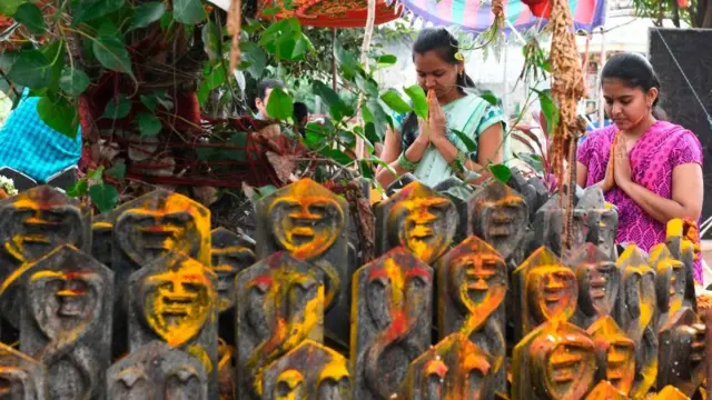 في أحد معابد مدينة سكندرباد عام 2019