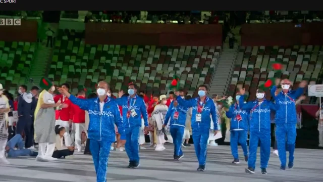 উদ্বোধনী অনুষ্ঠানে বাংলাদেশী অ্যাথলেট টিম।