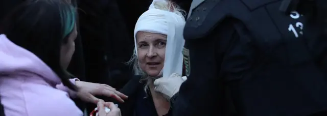 እዛ ደጋፊት የማናይ ክንፊ ዝኾነት ሰበይቲ ኣብቲ ብሰንበት ዝነበረ ናዕቢ ዝተጎድአት እያ