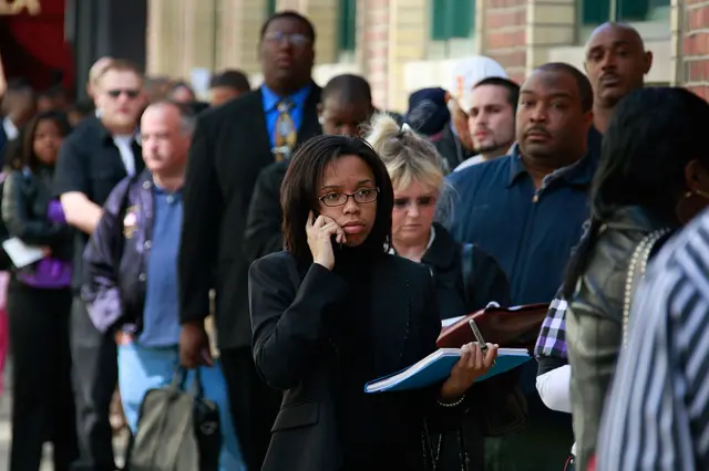 در آمریکا طی دو هفته مجموعا نزدیک به ۱۰ میلیون نفر تقاضای بیمه بیکاری کردند