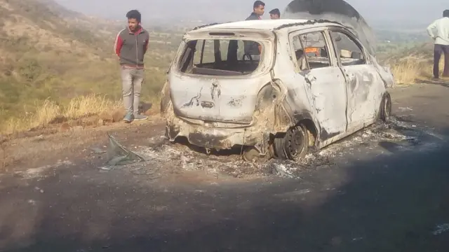 गाडी जळाली