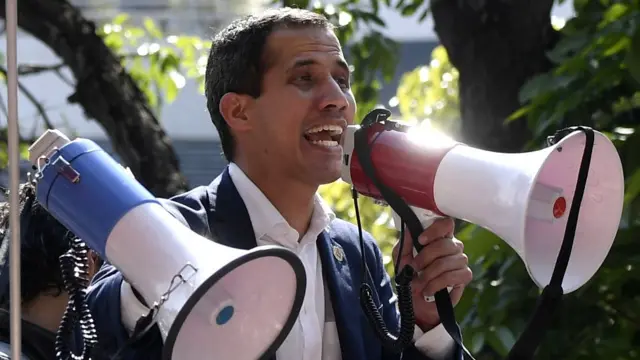 Bwana Guaido yavuze ko iyi ari intambwe ya nyuma yo gutembagaza bwan Maduro