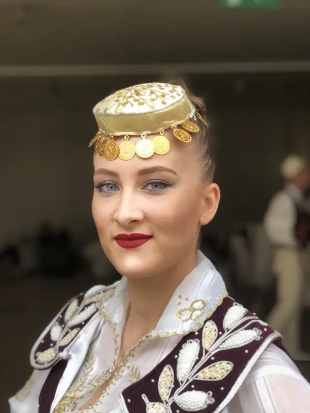 Devojka u albanskoj narodnoj nošnji
