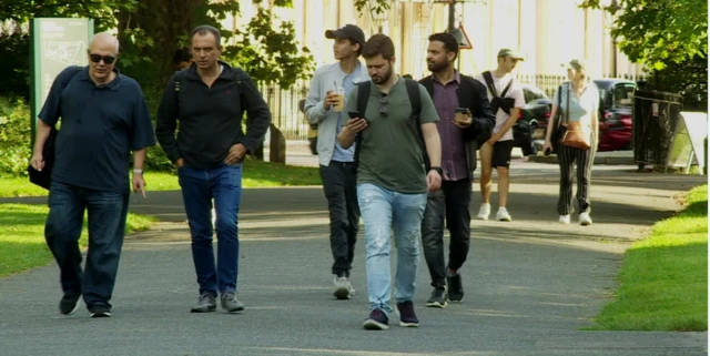 La marche aide à promouvoir la santé mentale et physique.