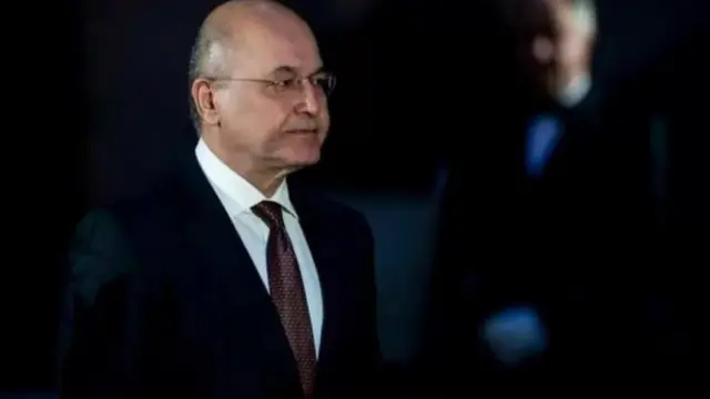 قال الرئيس العراقي برهم صالح إن مصير بحيرة ساوة، التي أصبحت الآن أرضا ملحية قاحلة، تذكير بالخطر الذي ينتظرنا