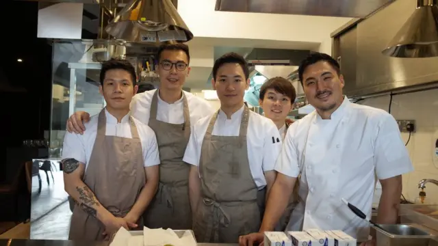 김선옥 셰프(오른쪽)과 'KIMME' 직원들