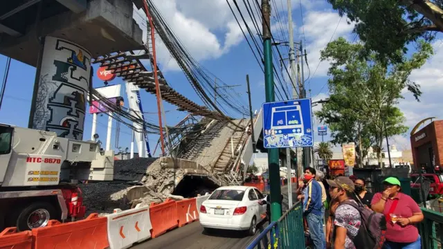 Accidente En Línea 12 Los Barrios Periféricos De Ciudad De México Que