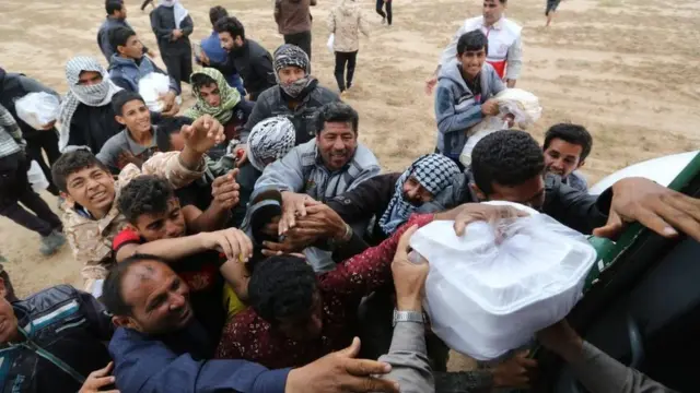 کمک به سیلزگان