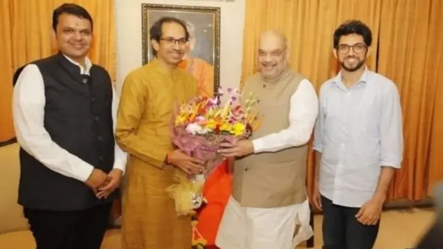 ભાજપ અને શિવસેના નેતા અમિત શાહ-ઉદ્ધવ ઠાકરે અને તેમની સાથે દવેન્દ્ર ફડણવીસ અને શિવસેનાના આદિત્ય ઠાકરે