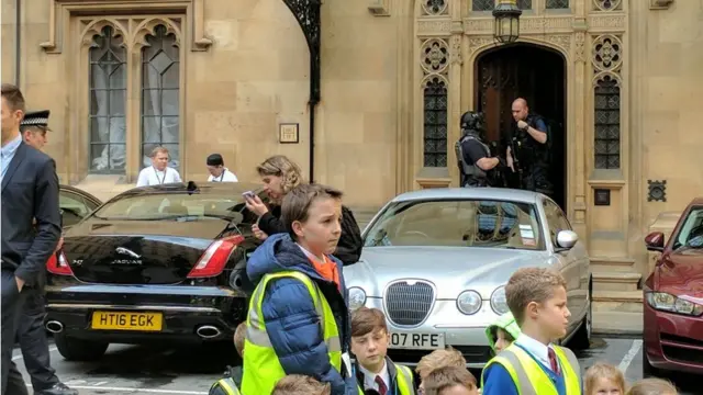 Parlamento binası çocuklar