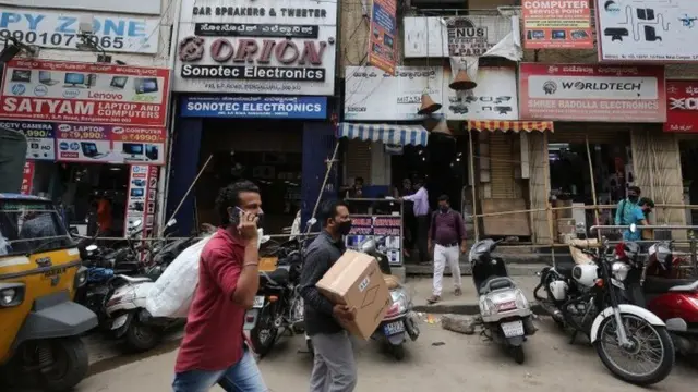 લગભગ 30 લાખ લોકો કદાચ એવી હાલતમાં પહોંચી ગયા છે કે તેમની સામે બીજો કોઈ રસ્તો નથી બચ્યો