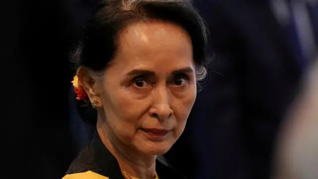 စစ်ကောင်စီအောက် အကျယ်ချု့ပ်ကာလမှာ ဒေါ်အောင်ဆန်းစုကြည်ဟာ သတင်းစာဖတ်ခွင့်နဲ့ရေဒီယိုနားထောင်ခွင့်တောင်မရပါဘူး။