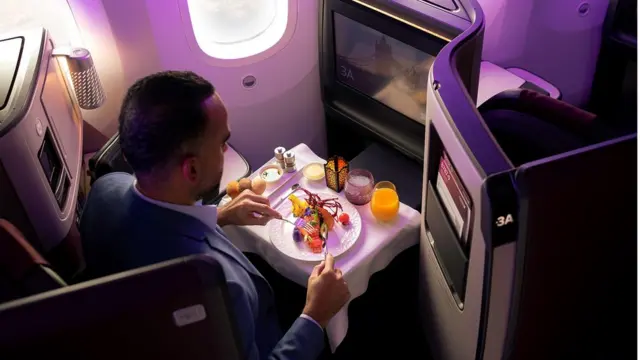 Sannadii 2015kii Qadar Airways guulweyn ayeey gaadhay markii loo doortaya dayaarada Xulafaysiga Skytrax Airline ee sanadka 2015