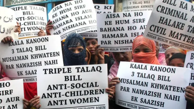 تجمع گروهی از زنان مسلمان مخالف لایحه دولت در ممنوع کردن سه طلاقه