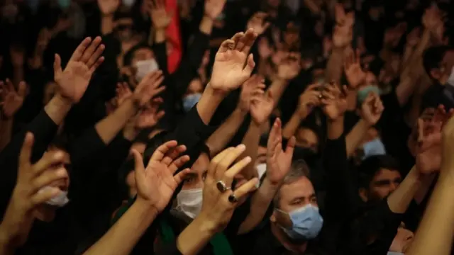 وزارت کشور عزاداری در فضای بسته را ممنوع کرده اما مراجع مذهبی به این دستور توجهی ندارند