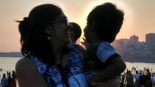 दीपा अपनी बेटी के साथ