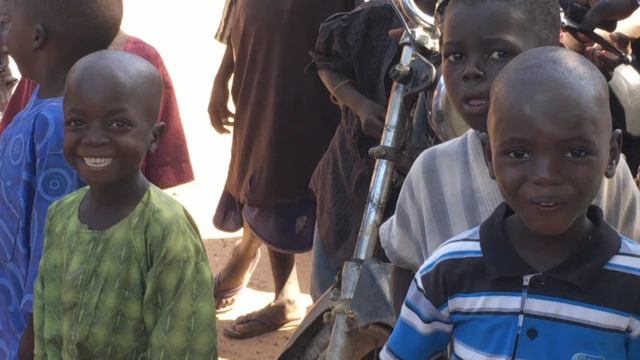 Many of di pikin dey smile