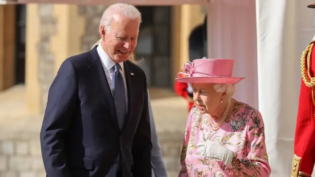 O presidente dos EUA Joe Biden e a rainha Elizabeth II no Casteloapostas desportivas tipsWindsorapostas desportivas tipsjunhoapostas desportivas tips2021