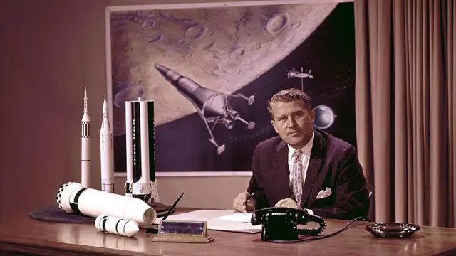 Retratoaposta futebol blazeWernher Von Braun na Nasa