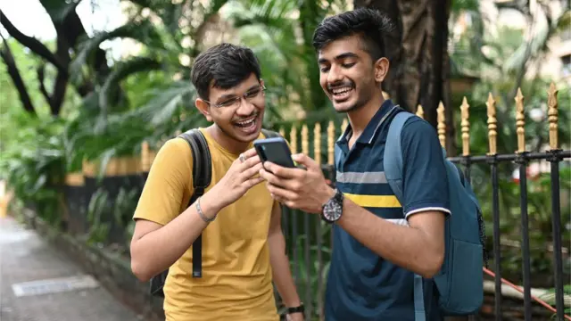 कॉलेजची मुलं