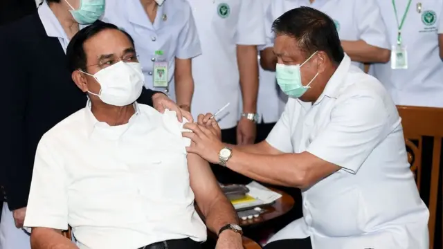 นายกฯ ฉีดวัคซีน