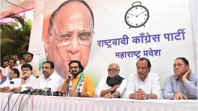 डॉ. अमोल कोल्हे राष्ट्रवादीच्या नेत्यांसोबत