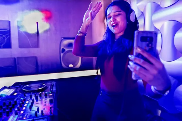 పూజా సేథ్