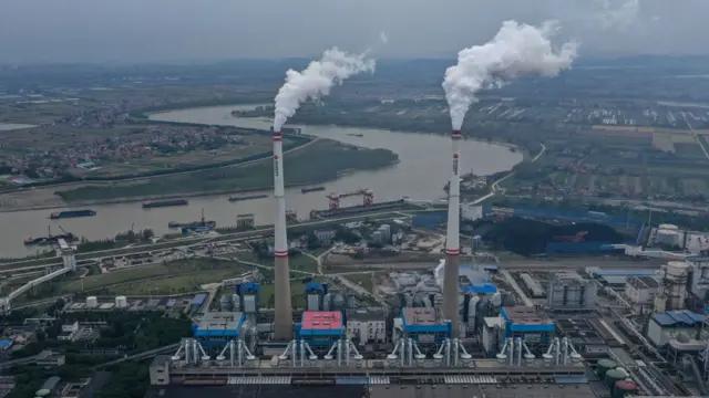 منظر جوي لمحطة طاقة تعمل بالفحم في 13 أكتوبر/تشرين أول 2021 في هانتشوان، مقاطعة هوبي، الصين