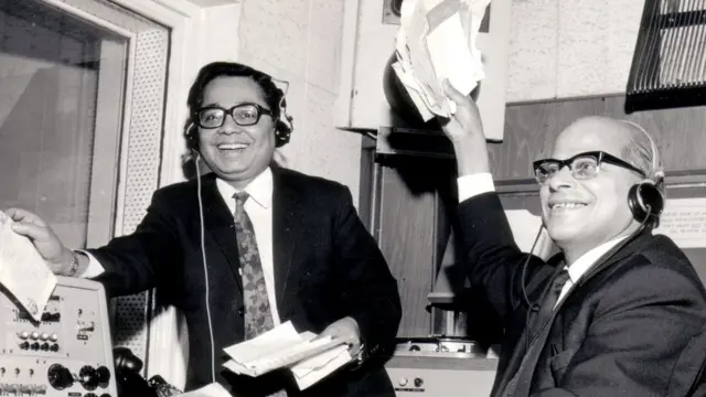 বিবিসি বাংলার চিঠি-পত্রের আসরে সিরাজুর রহমান আর কমল বোস।