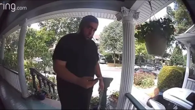 سال گذشته تصویری که از دوربین زنگ خانه خانم علینژاد ضبط شده بود و مهدیاف را در برابر خانه او نشان میداد در شبکههای اجتماعی منتشر شد