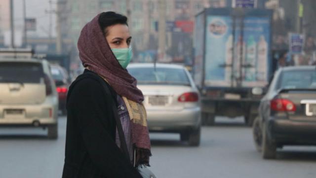 Афганка на улице Кабула, декабрь 2020 года